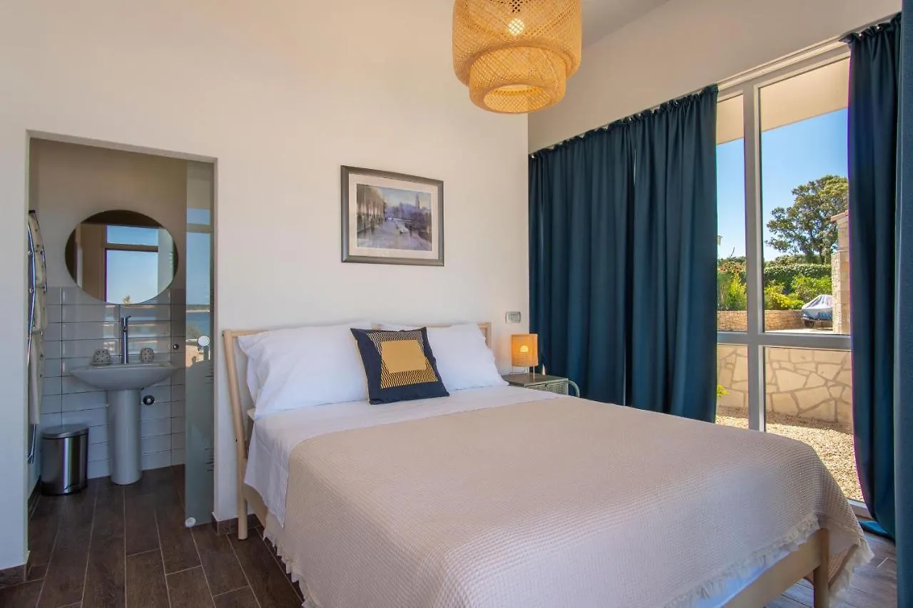 Beachfront Paladina Holiday Home  Kolan