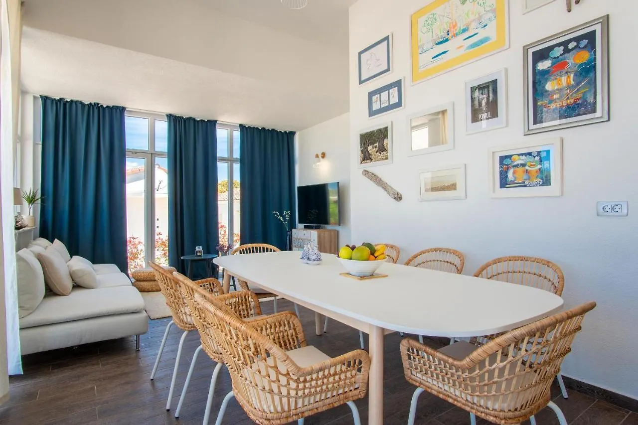 Beachfront Paladina Holiday Home