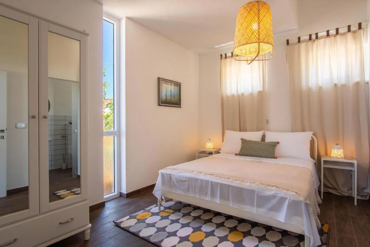 Beachfront Paladina Holiday Home 0*, Kolan