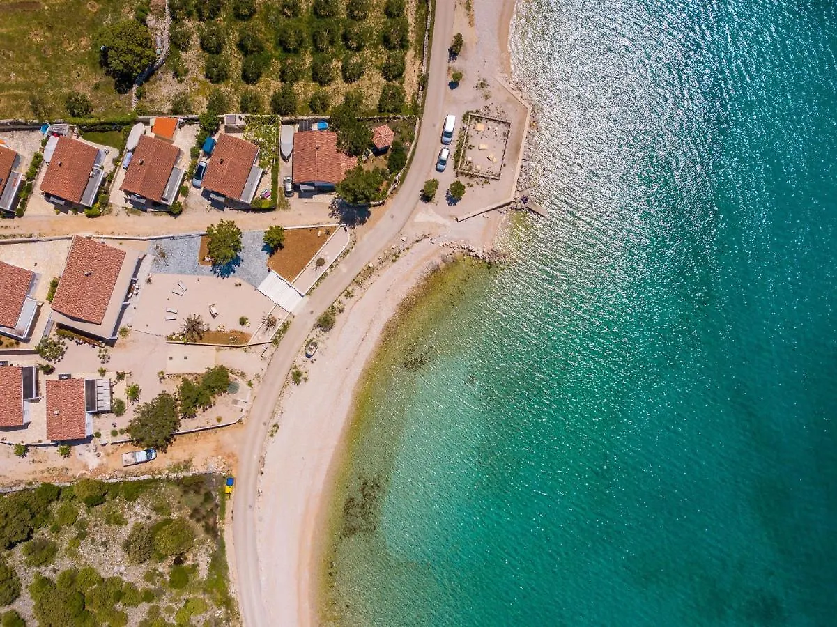 Beachfront Paladina Holiday Home Kolan